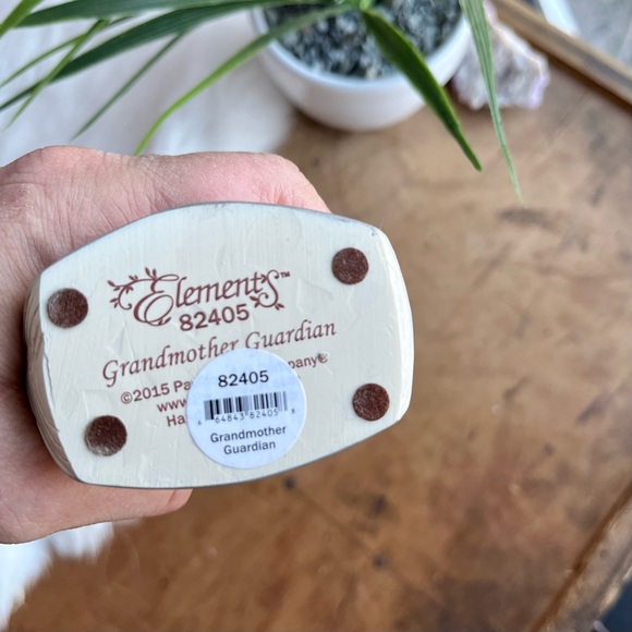 Elements #82405 woodland Grandmother Guardian Angel Figurine - Picture 6 of 6